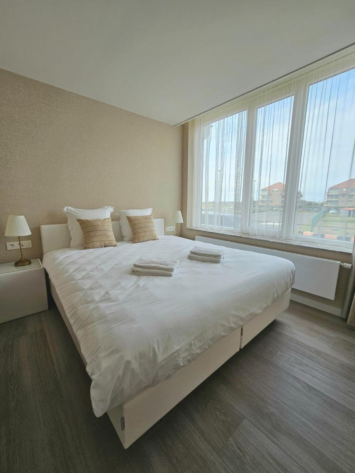 Hotel Acropolis " Op Het Sportiefste Park Van De Kust " Middelkerke Luaran gambar